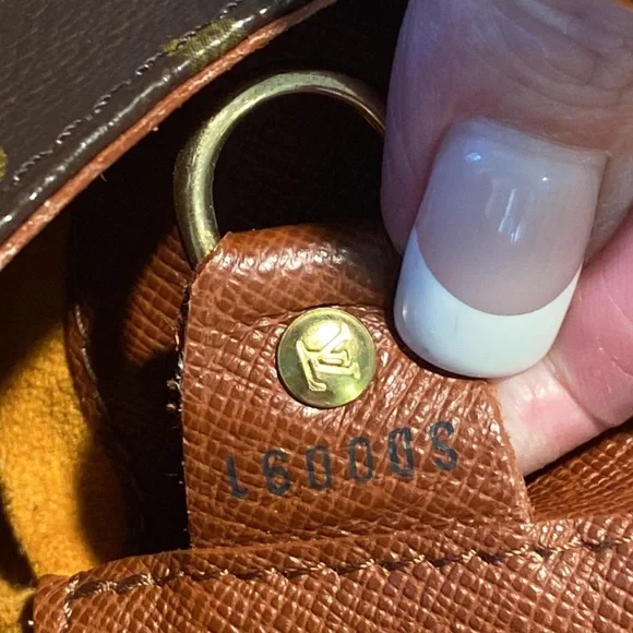 🎉 HOST PICK‼️ GORGEOUS AUTHENTIC LOUIS VUITTON REVAMPED CROSSBODY BAG‼️ - Picture 11 of 16